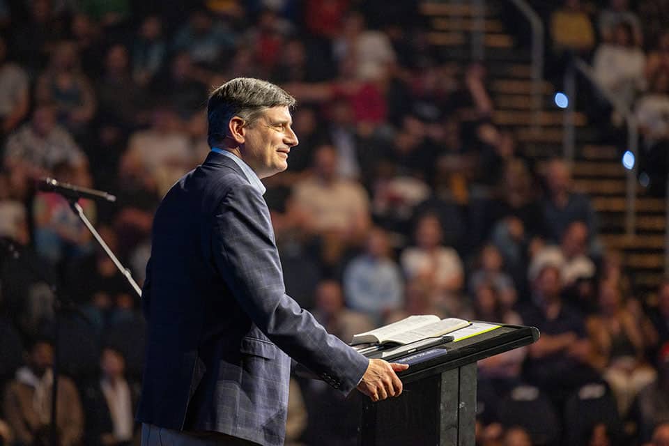 “Tonight Jesus wants to come into your life and forgive you of your sin,” Will Graham told more than 4,600 people who filled the Gold Coast Convention & Exhibition Centre on Saturday. “Will you receive that free gift?”